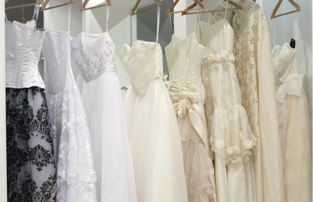 Какого цвета белое платье невесты