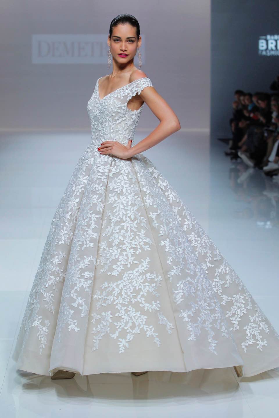 Свадебное платье Demetrios 2019