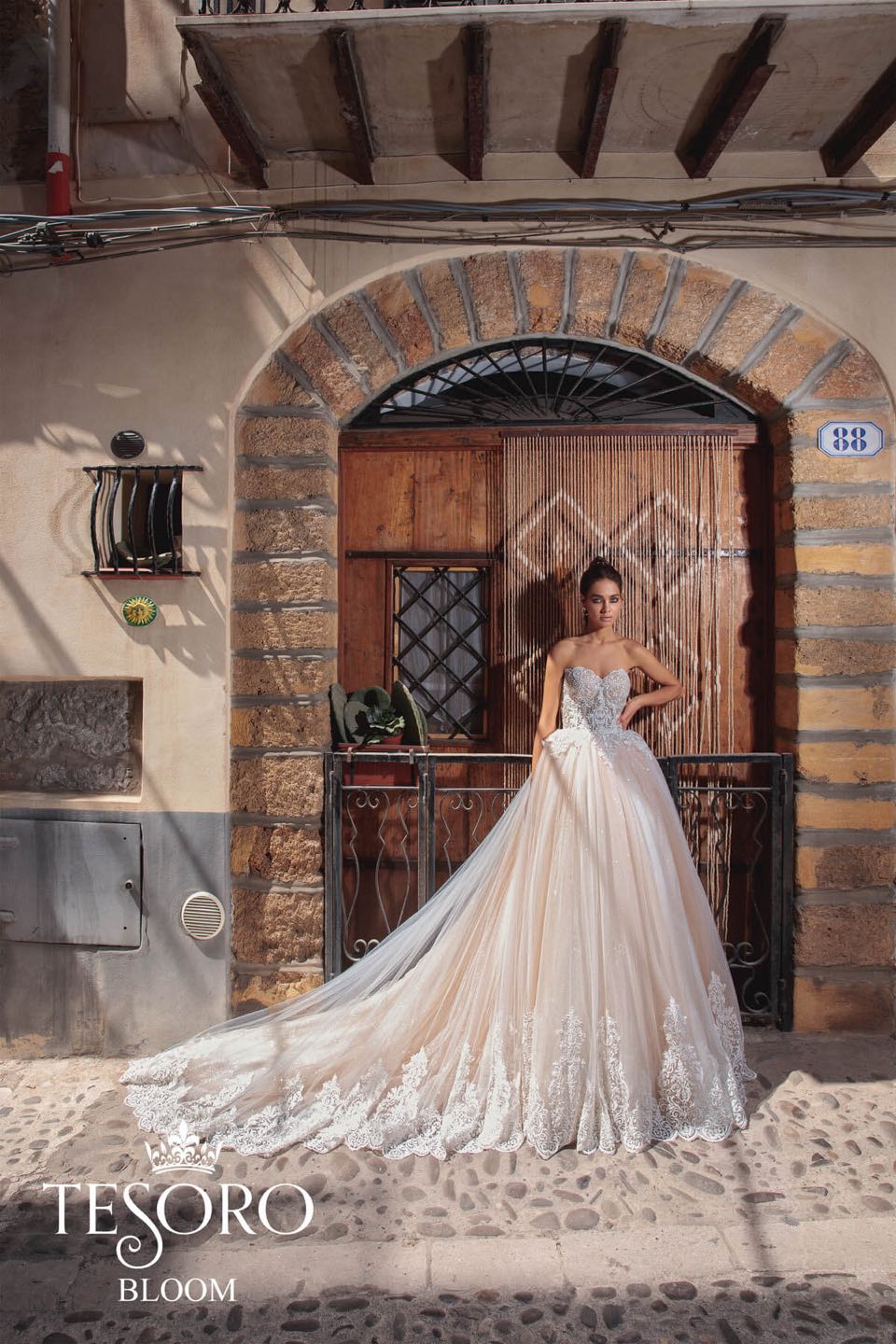 Свадебное платье Tesoro 2019